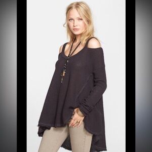 Free People Moonshine V neck Gray Thermal Cold Shoulder Top Cut Out navy blue M